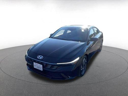 2025 Hyundai ELANTRA SEL