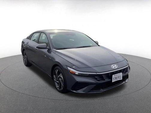 2025 Hyundai ELANTRA SEL