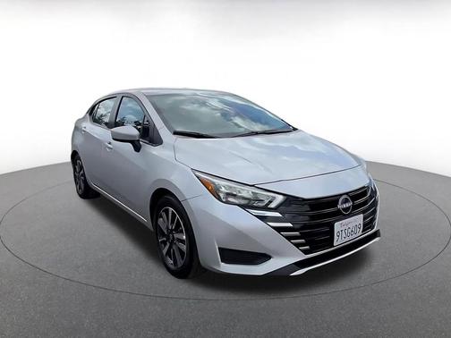 Brilliant Silver Metallic 2025 Nissan Versa 1.6 SV