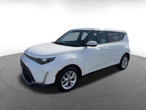 Snow White Pearl 2025 Kia Soul LX