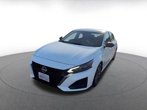 Glacier White 2025 Nissan Altima SV FWD