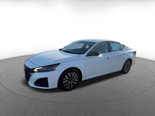 Glacier White 2025 Nissan Altima SV FWD