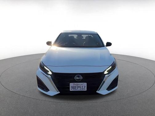 Glacier White 2025 Nissan Altima SV FWD