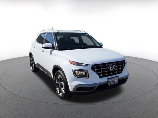 Lunar White 2025 Hyundai VENUE SEL
