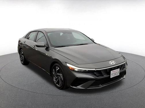 2025 Hyundai ELANTRA SEL