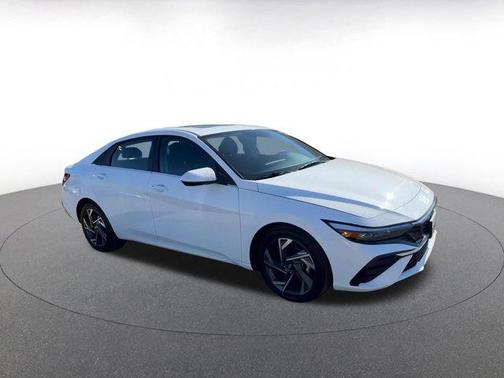 2025 Hyundai ELANTRA SEL