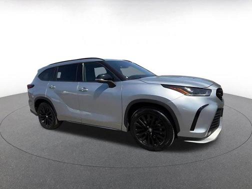 Celestial Silver Metallic 2025 Toyota Highlander XSE