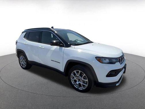 Bright White Clearcoat 2025 Jeep Compass Limited