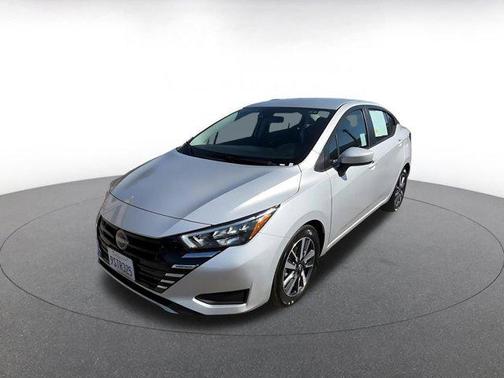 Brilliant Silver Metallic 2025 Nissan Versa 1.6 SV