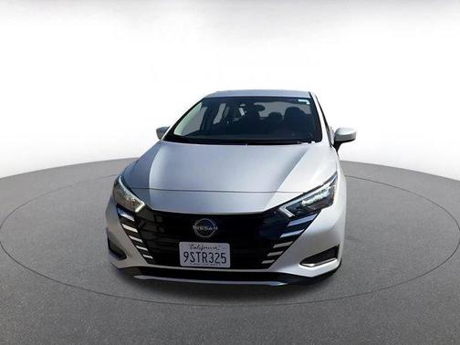 Brilliant Silver Metallic 2025 Nissan Versa 1.6 SV