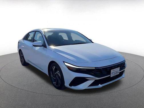 2025 Hyundai ELANTRA SEL