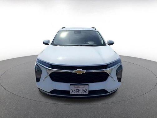 Summit White 2025 Chevrolet Trax LT