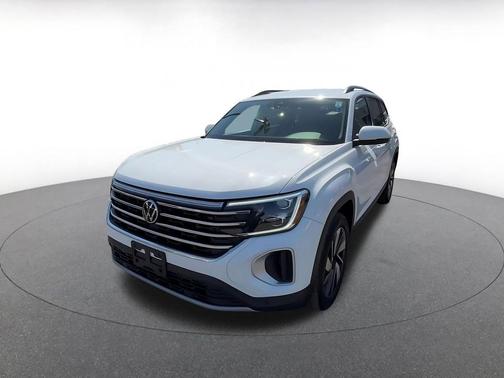 Pure White 2025 Volkswagen Atlas 2.0T SE w/Technology 4MOTION