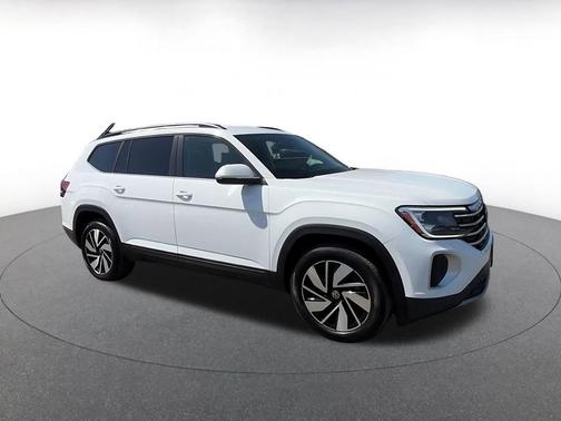 Pure White 2025 Volkswagen Atlas 2.0T SE w/Technology 4MOTION