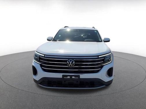 Pure White 2025 Volkswagen Atlas 2.0T SE w/Technology 4MOTION