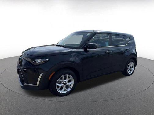 Fusion Black 2025 Kia Soul LX
