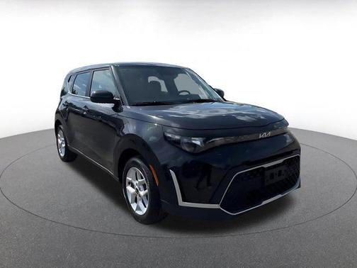 Fusion Black 2025 Kia Soul LX