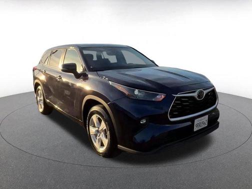 2025 Toyota Highlander LE
