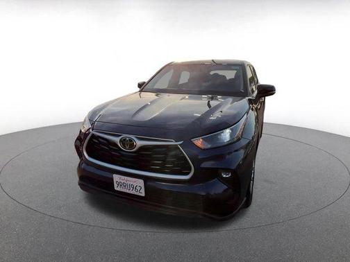 2025 Toyota Highlander LE