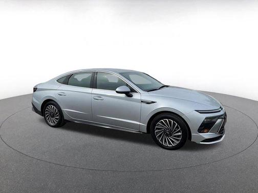 Aero Silver 2025 Hyundai SONATA Hybrid SE