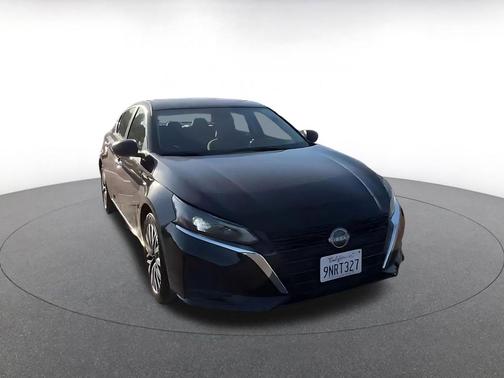 Super Black 2025 Nissan Altima SV FWD