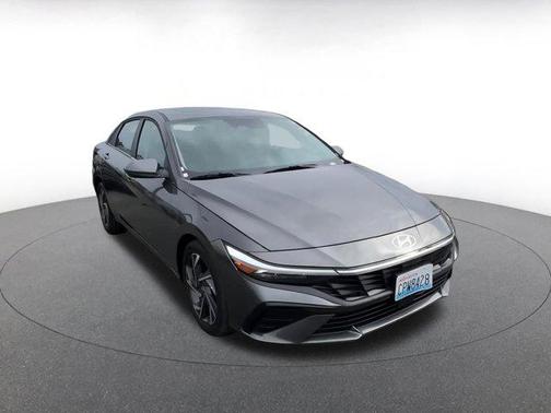 2025 Hyundai ELANTRA SEL