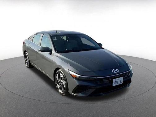 2025 Hyundai ELANTRA Limited