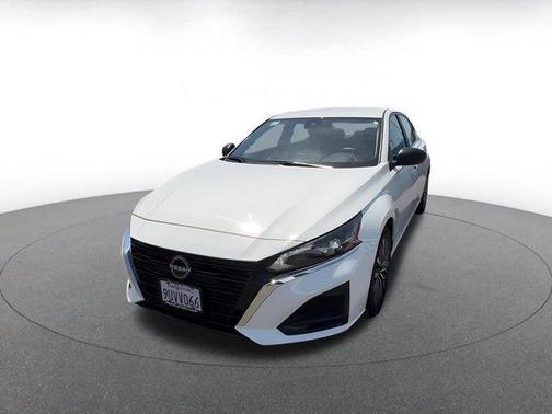 Glacier White 2025 Nissan Altima SV FWD
