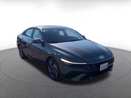 2025 Hyundai ELANTRA SEL