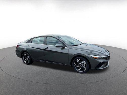 2025 Hyundai ELANTRA SEL