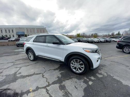 Photo 2 of 45 of 2022 Ford Explorer Limited