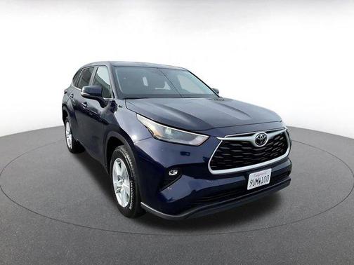 2025 Toyota Highlander LE