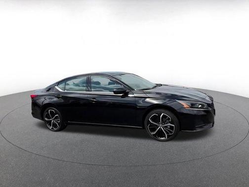 Super Black 2025 Nissan Altima SR FWD