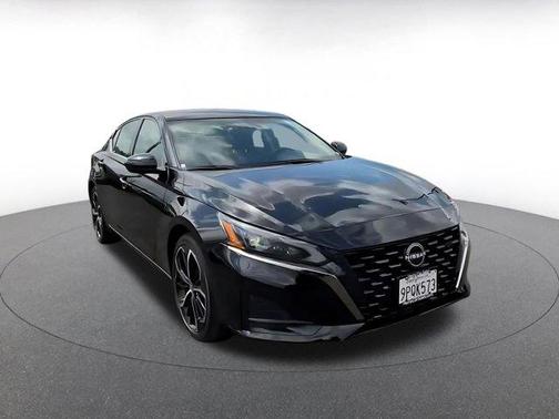 Super Black 2025 Nissan Altima SR FWD