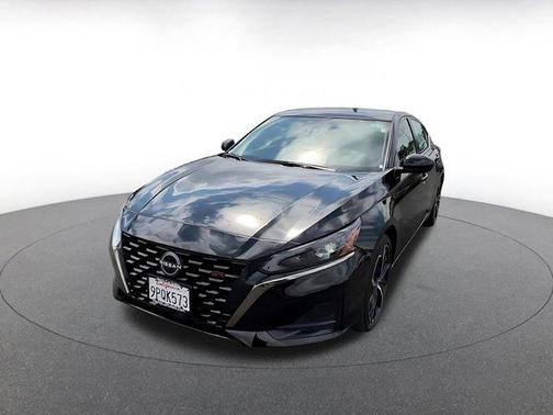 Super Black 2025 Nissan Altima SR FWD