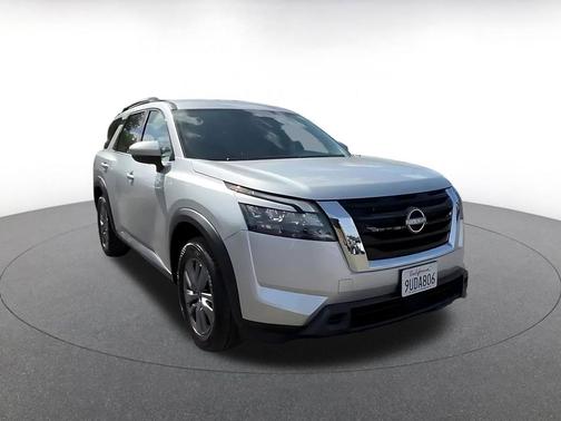 Brilliant Silver Metallic 2025 Nissan Pathfinder SV FWD