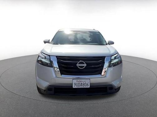 Brilliant Silver Metallic 2025 Nissan Pathfinder SV FWD