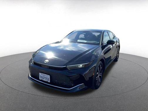 Black 2025 Toyota Crown XLE