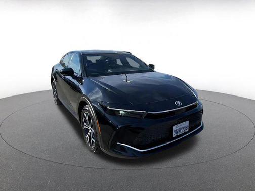 Black 2025 Toyota Crown XLE