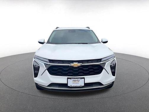 Summit White 2025 Chevrolet Trax LT