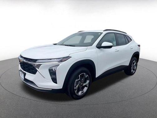 Summit White 2025 Chevrolet Trax LT