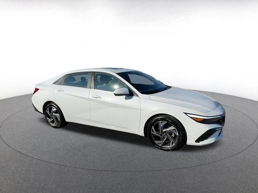2025 Hyundai ELANTRA SEL