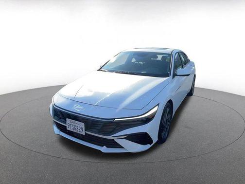 2025 Hyundai ELANTRA SEL