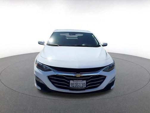 Summit White 2023 Chevrolet Malibu FWD 1LT