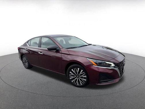 Garnet Pearl Metallic 2025 Nissan Altima SV FWD