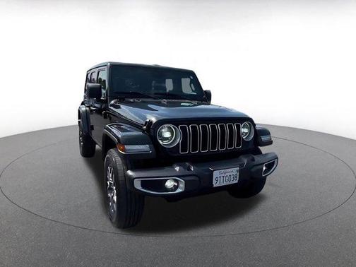 Black Clearcoat 2025 Jeep Wrangler 4-Door Sahara 4x4
