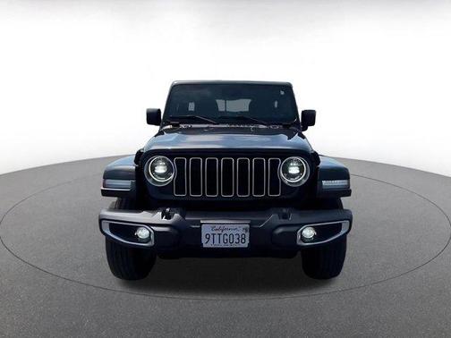 Black Clearcoat 2025 Jeep Wrangler 4-Door Sahara 4x4