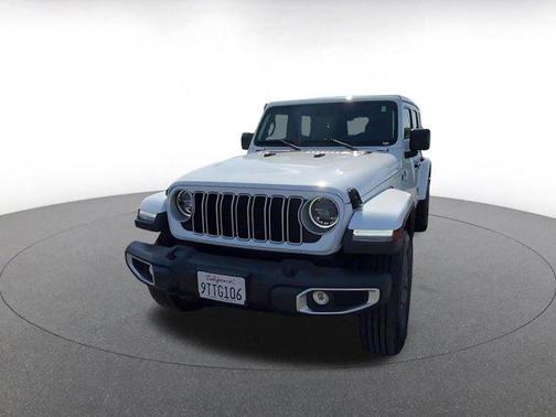 Bright White Clearcoat 2025 Jeep Wrangler 4-Door Sahara 4x4