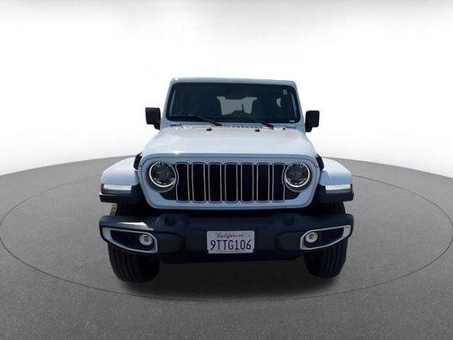 Bright White Clearcoat 2025 Jeep Wrangler 4-Door Sahara 4x4