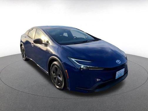 2025 Toyota Prius LE